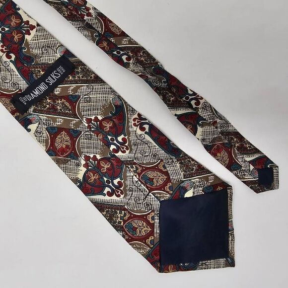 DIAMOND SILKS HAND MADE SILK TIE RED GREEN NEUTRAL COUNTRY THEME 4" X 59" - Picture 3 of 3